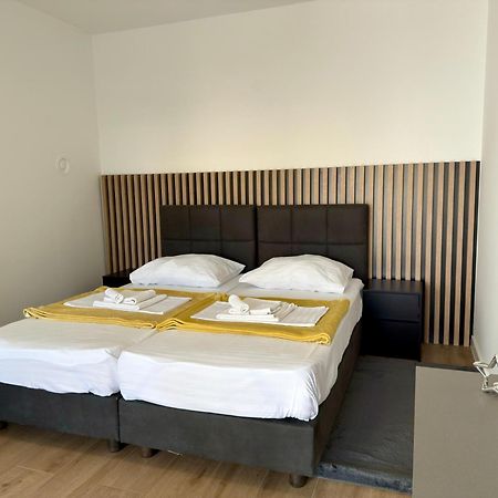 Apartmani Tatjana Novalja Eksteriør bilde
