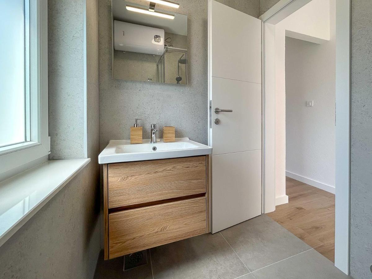 Apartmani Tatjana Novalja Eksteriør bilde