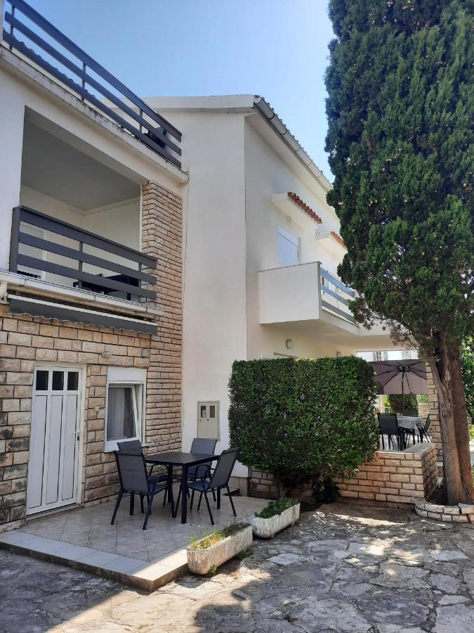 Apartmani Tatjana Novalja Eksteriør bilde