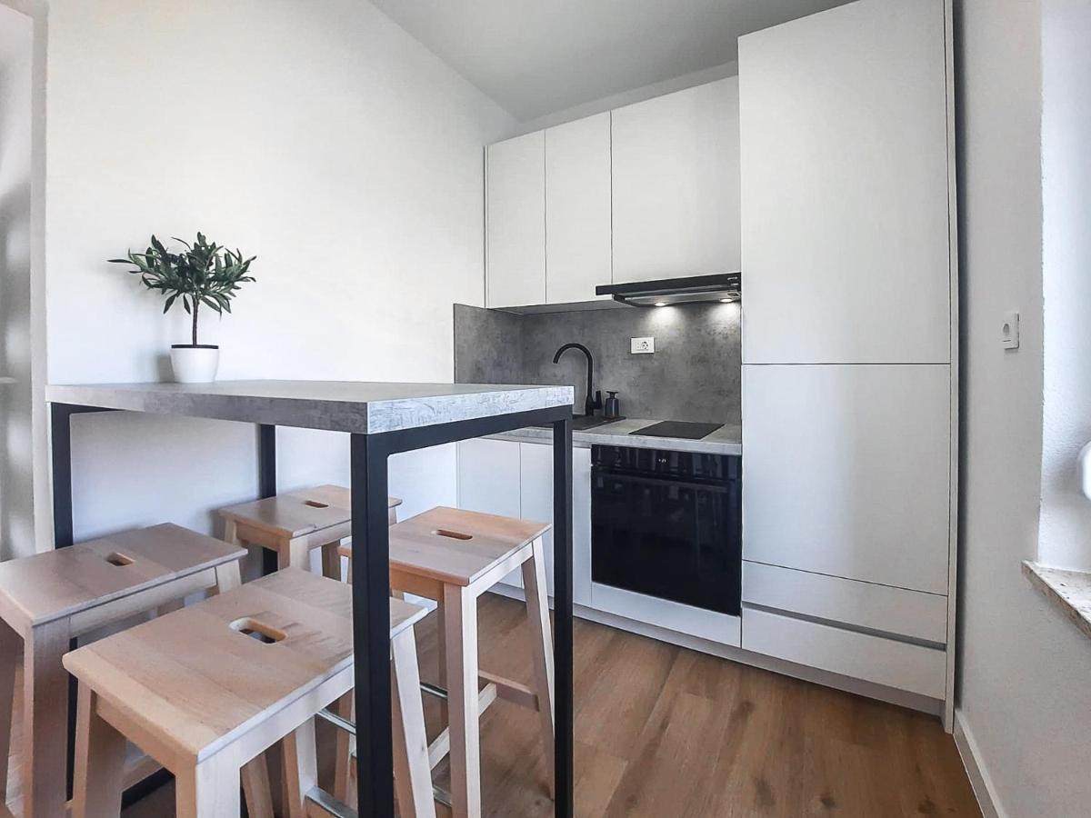 Apartmani Tatjana Novalja Eksteriør bilde