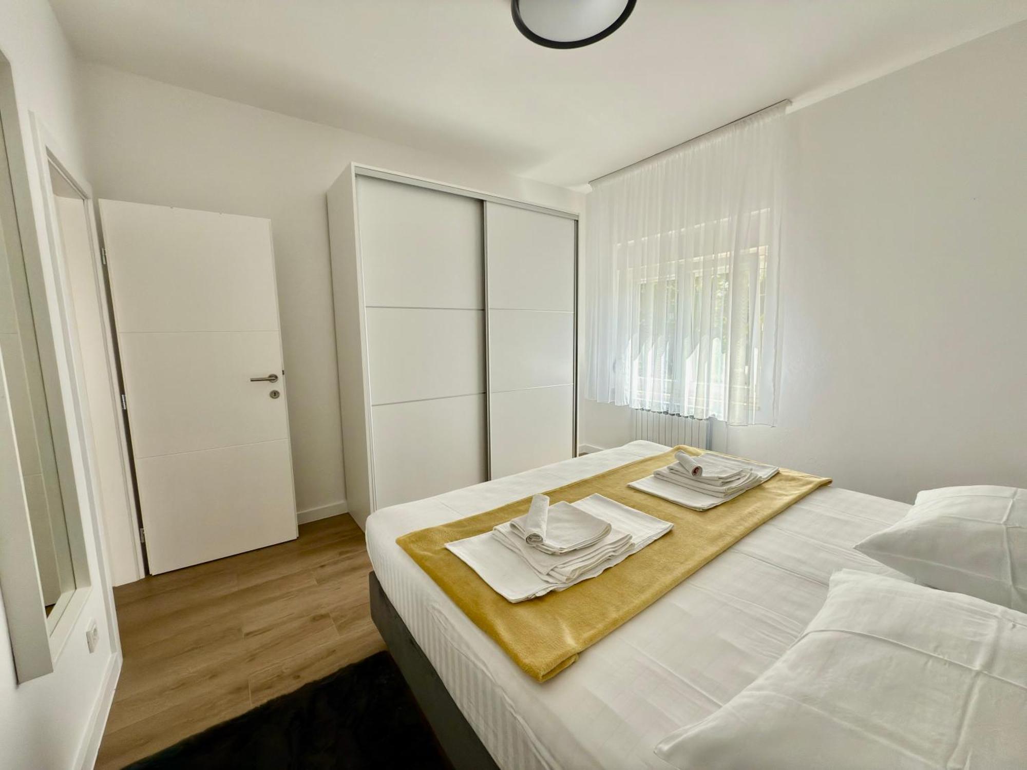 Apartmani Tatjana Novalja Eksteriør bilde